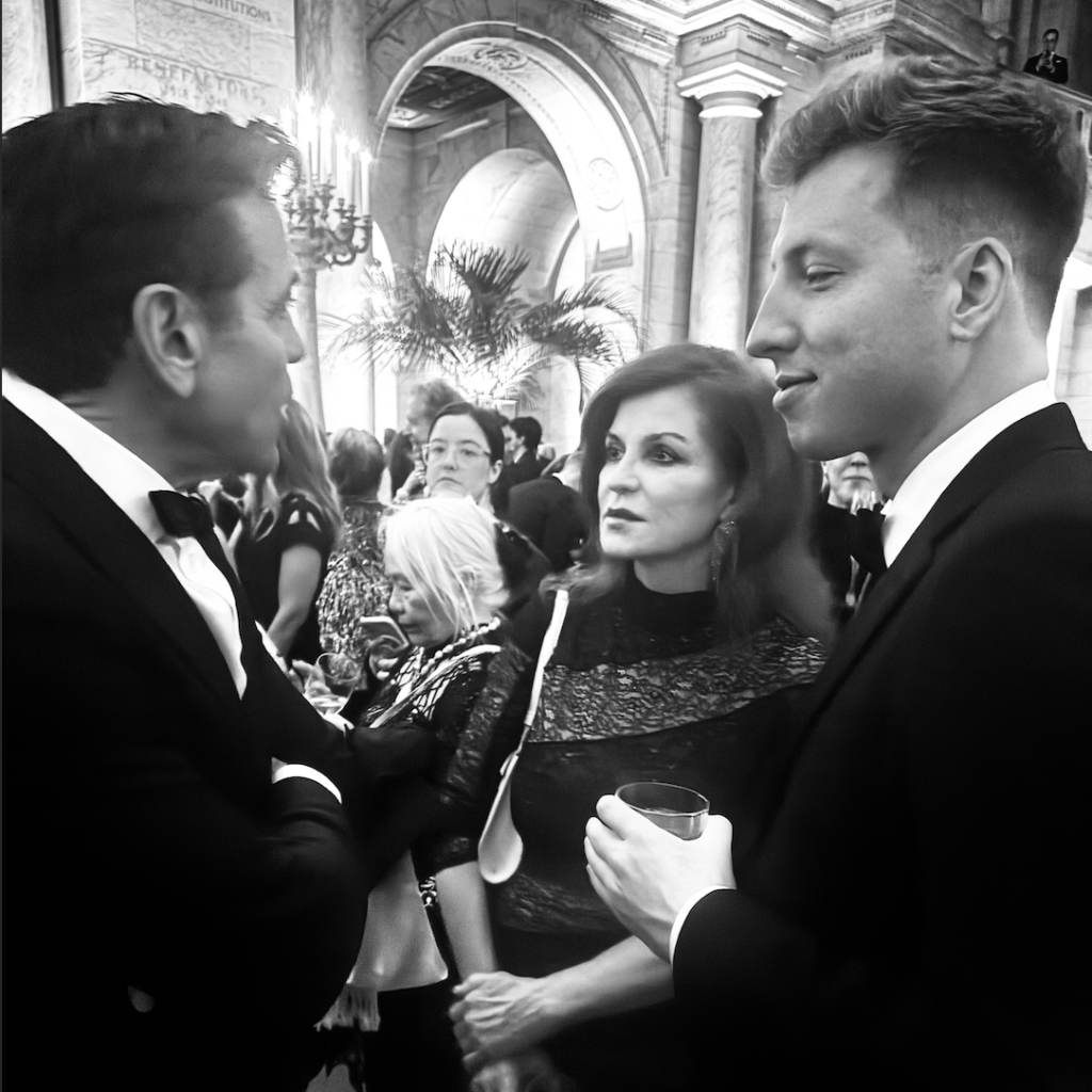 Mr. Clooney in deep convo with New York Time’s Maureen Dowd and Shawn McCreesh.