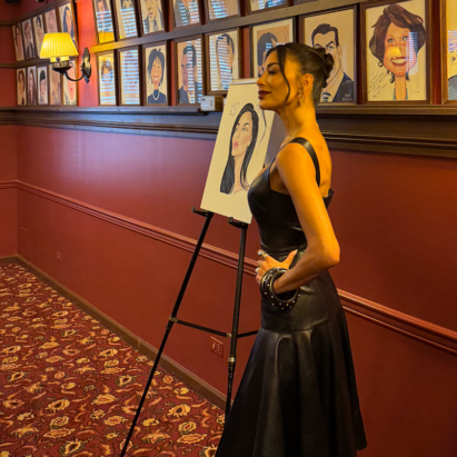 Nicole receiving her Sardi’s portrait.